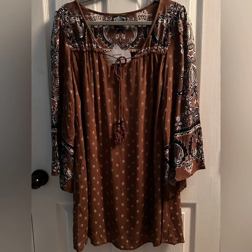 NWT boutique tunic, size medium